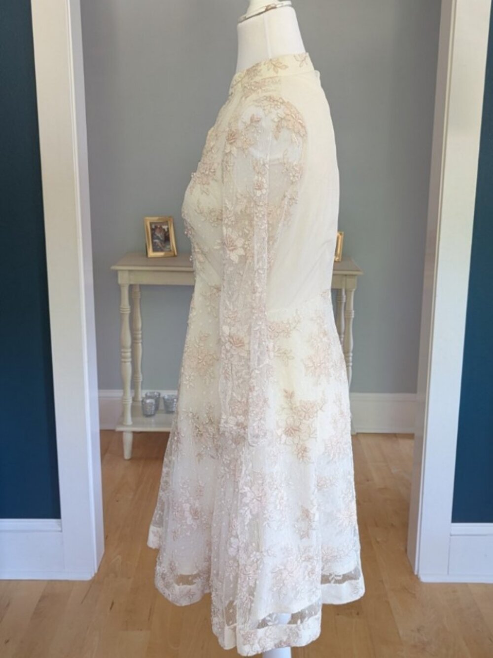 Vintage Handmade Short Lace Wedding Dress With Beading & Crystals Size S Ivory - Picture 4 of 17